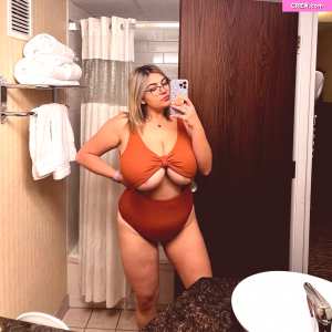 k8it-lyn Nude OnlyFans Leaks