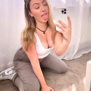 leah-reuben Nude OnlyFans Leaks