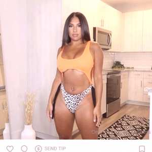 leslie-ines Nude OnlyFans Leaks