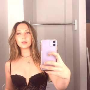 lilly-breton Nude OnlyFans Leaks