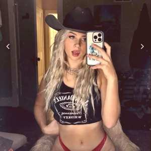 lindsaybercosky Nude OnlyFans Leaks