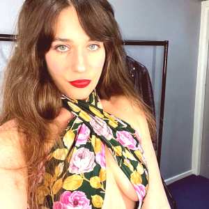 lola-kirke Nude OnlyFans Leaks