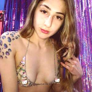 lola42000 Nude OnlyFans Leaks