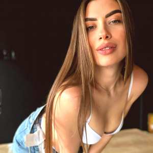 loveyarina Nude OnlyFans Leaks