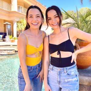 merrell-twins Nude OnlyFans Leaks