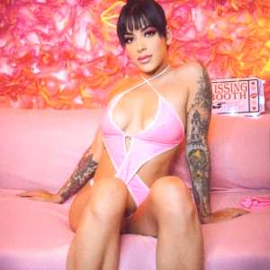 mia-martinez Nude OnlyFans Leaks