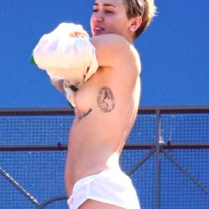 miley-cyrus Nude OnlyFans Leaks