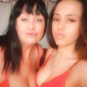 mom-vs-daughter Nude OnlyFans Leaks