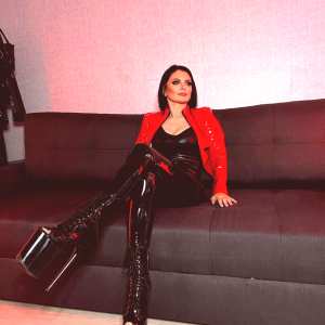 nati-latex Nude OnlyFans Leaks