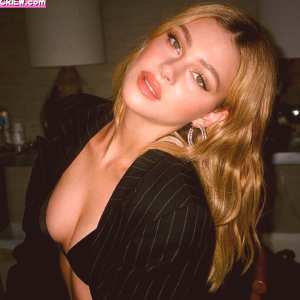 nicola-peltz Nude OnlyFans Leaks