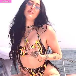 noah-cyrus Nude OnlyFans Leaks