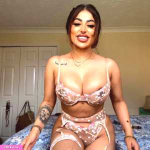 priya-yasmin-x Nude OnlyFans Leaks