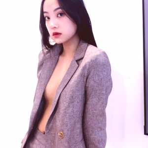 qinweiyingjie Nude OnlyFans Leaks