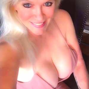 sandie-lee Nude OnlyFans Leaks