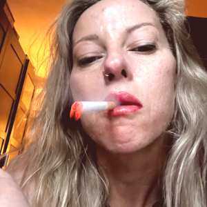 smokingqueenalina Nude OnlyFans Leaks