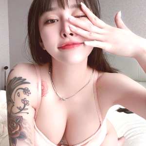 songyuxin-hitomi Nude OnlyFans Leaks