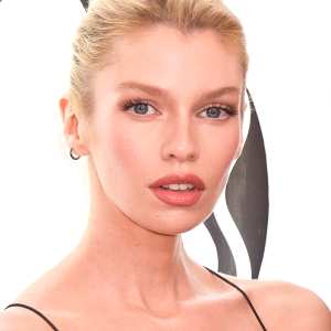 stella-maxwell Nude OnlyFans Leaks