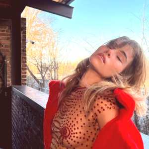 suki-waterhouse Nude OnlyFans Leaks