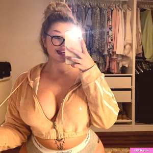 taraharrold Nude OnlyFans Leaks