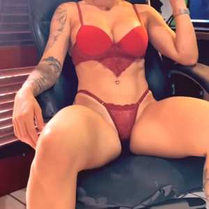 tati-eliasquevici Nude OnlyFans Leaks