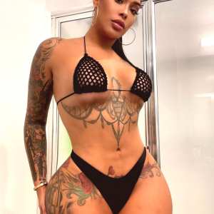 tattedupholly Nude OnlyFans Leaks