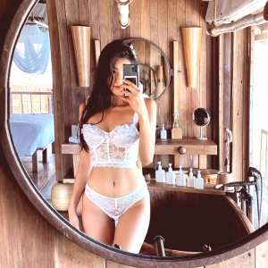 thao-nhi-le Nude OnlyFans Leaks