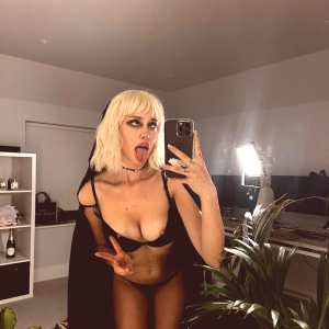 urbbyari-1 Nude OnlyFans Leaks