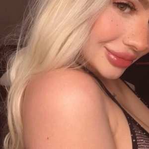 valentinee-xo Nude OnlyFans Leaks