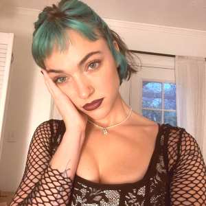 violett-beane Nude OnlyFans Leaks