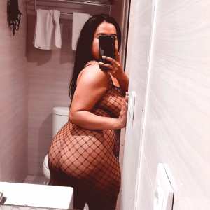 yvonnecurvyqueen Nude OnlyFans Leaks